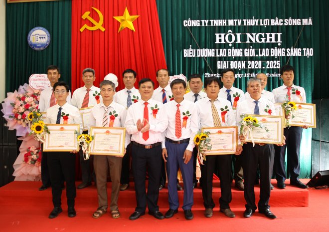 tập thể 2.jpg