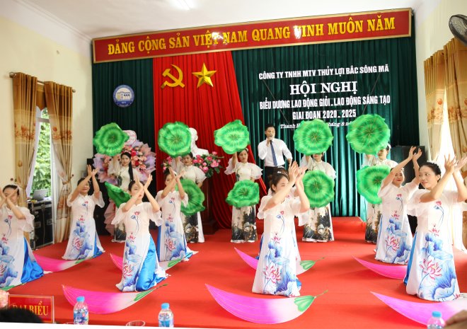 Văn nghệ 2.jpg